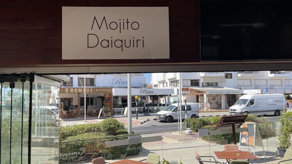 classic-burger-bliss-at-rimini-resto-bar-in-paphos-harbor