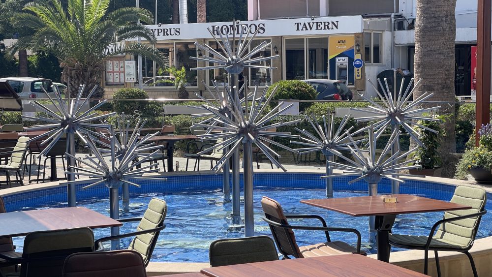 fun-playground-paradise-at-rimini-resto-bar-in-kato-paphos